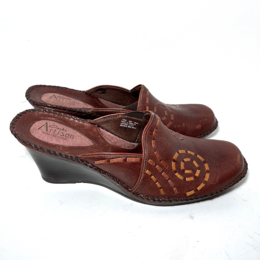 Clarks Artisan Brown Leather Stitched Swirl Wedge Mules Clogs - Picture 2 of 10